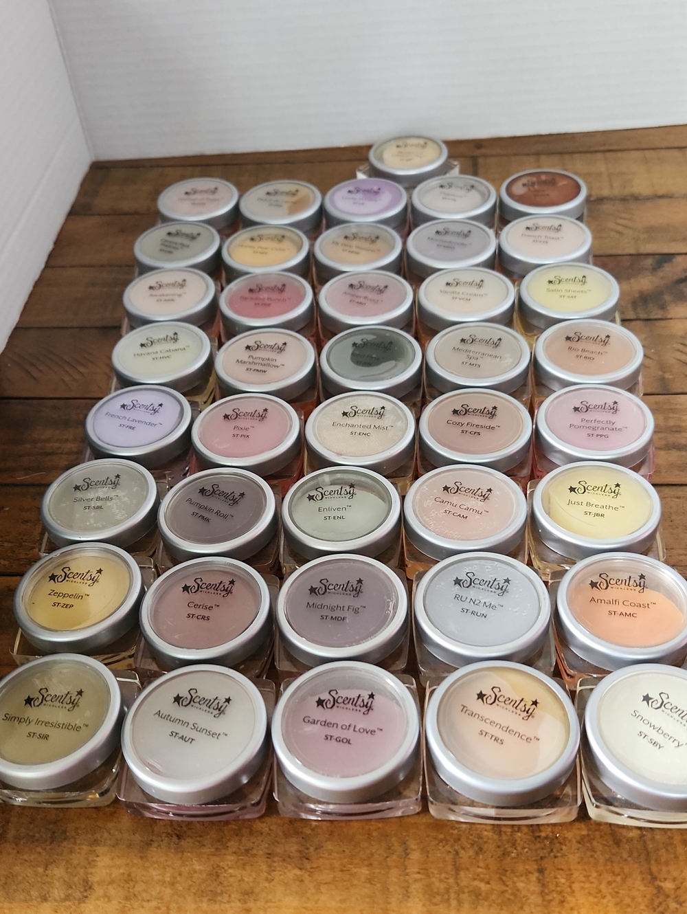 41 Scentsy Wax Melt Sample Pots - Assorted Colors